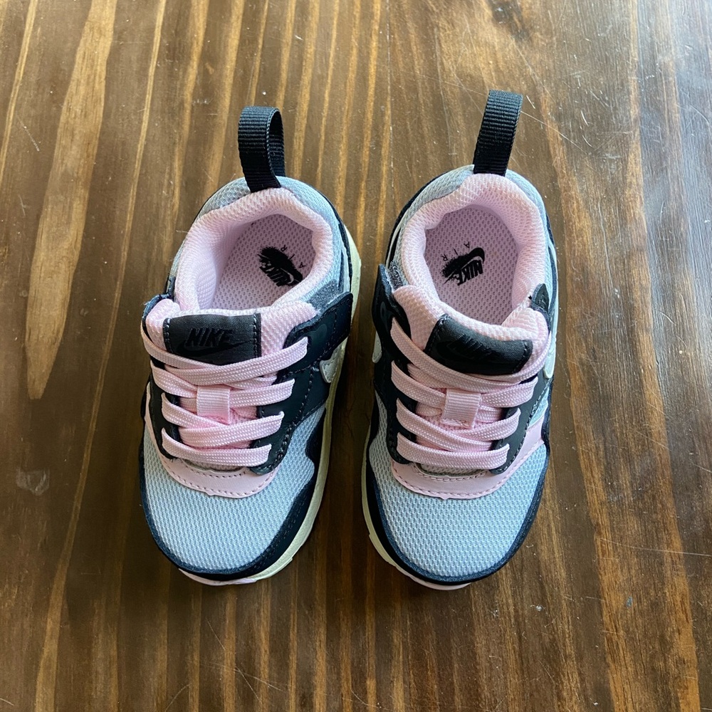 NWOT Nike Air Max sneakers - 5C.
